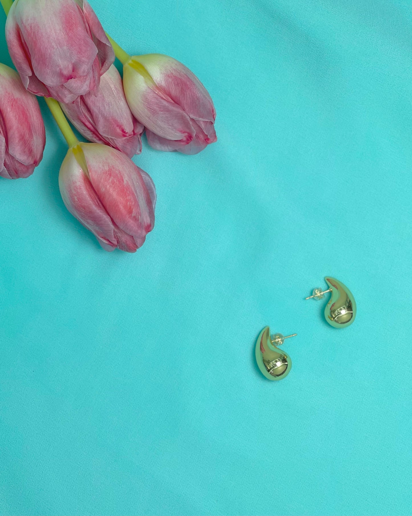 GOLD TEARDROP FLOWER EARRINGS