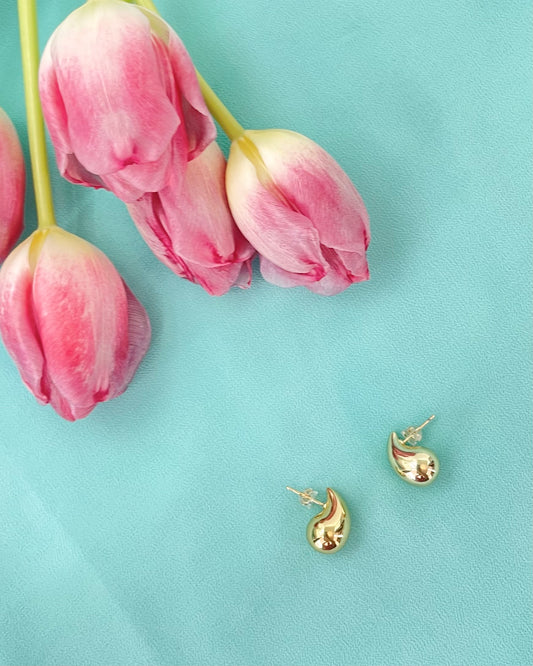 GOLD TEARDROP FLOWER EARRINGS